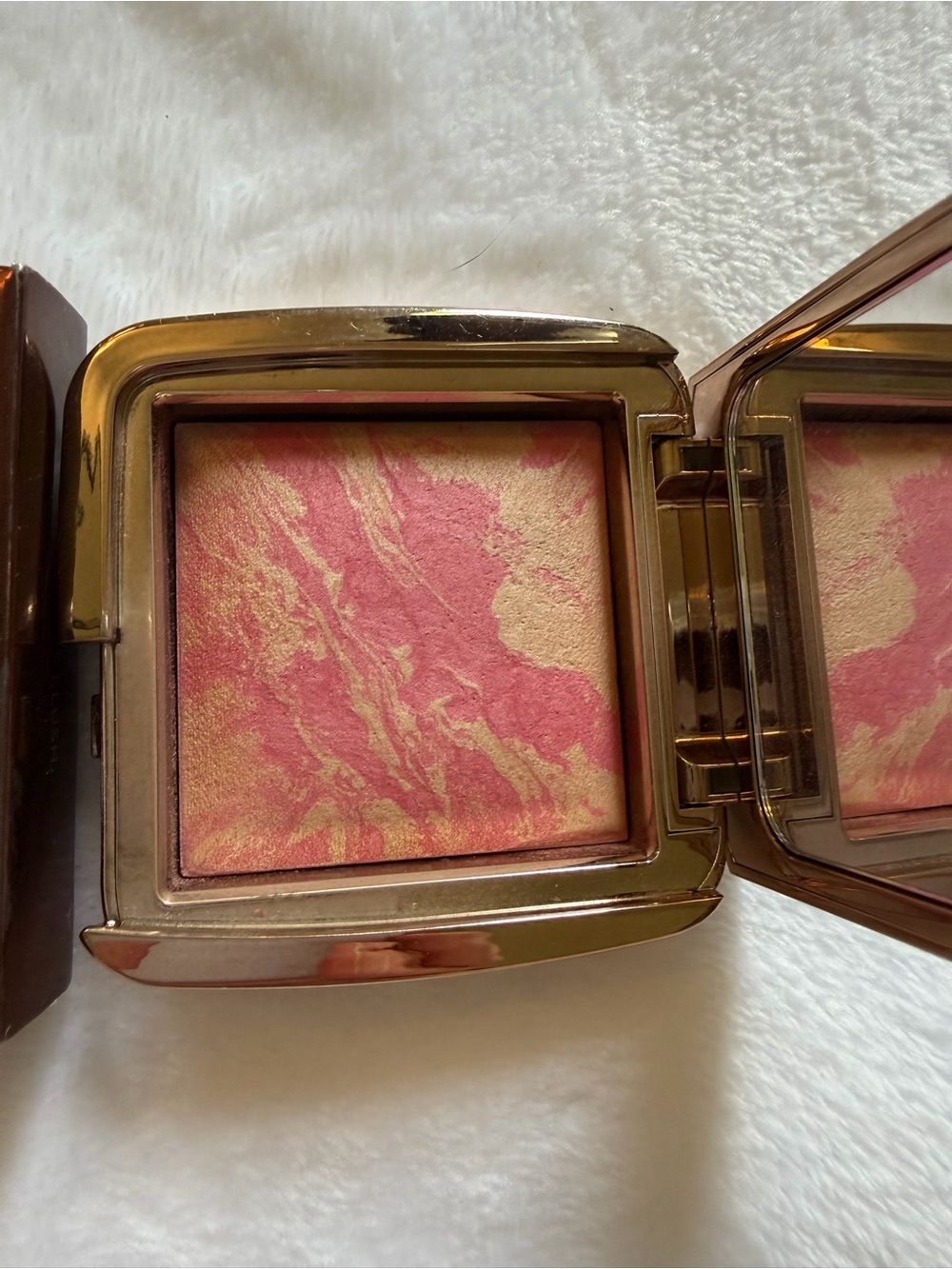 Hourglass ambient lighting blush in luminous flush